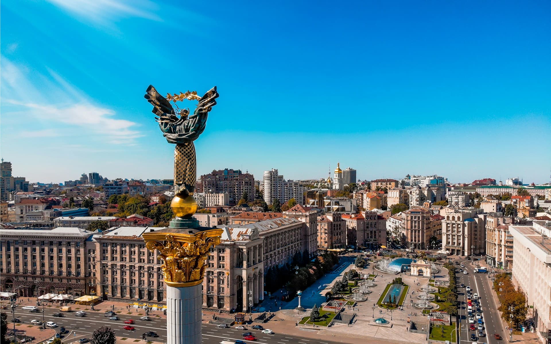 Монумент Незалежності над Майданом Незалежності в Києві